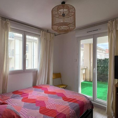 Location 3 Chambres Spacieuses Dans Appartment 2 Mn Rer Bussy Saint Georges المظهر الخارجي الصورة
