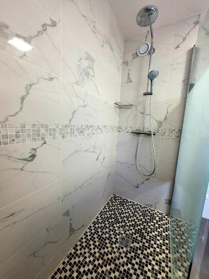 Location 3 Chambres Spacieuses Dans Appartment 2 Mn Rer Bussy Saint Georges المظهر الخارجي الصورة