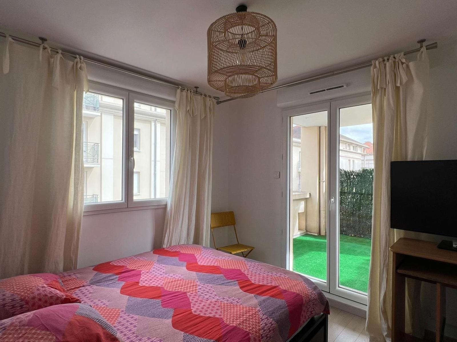 Location 3 Chambres Spacieuses Dans Appartment 2 Mn Rer Bussy Saint Georges المظهر الخارجي الصورة